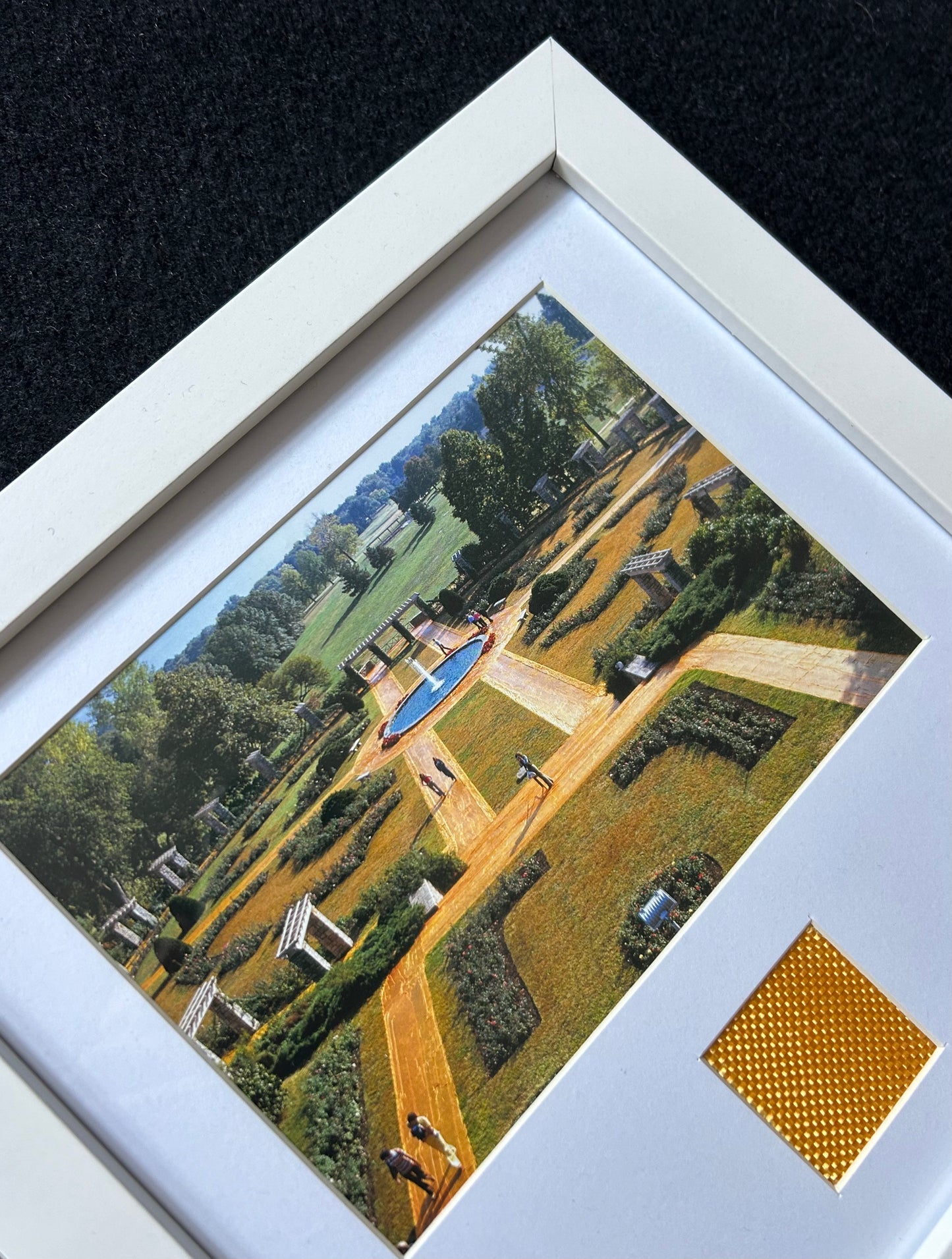 Christo - „Wrapped Walkways“ Offsetdruck mit Stofffetzen