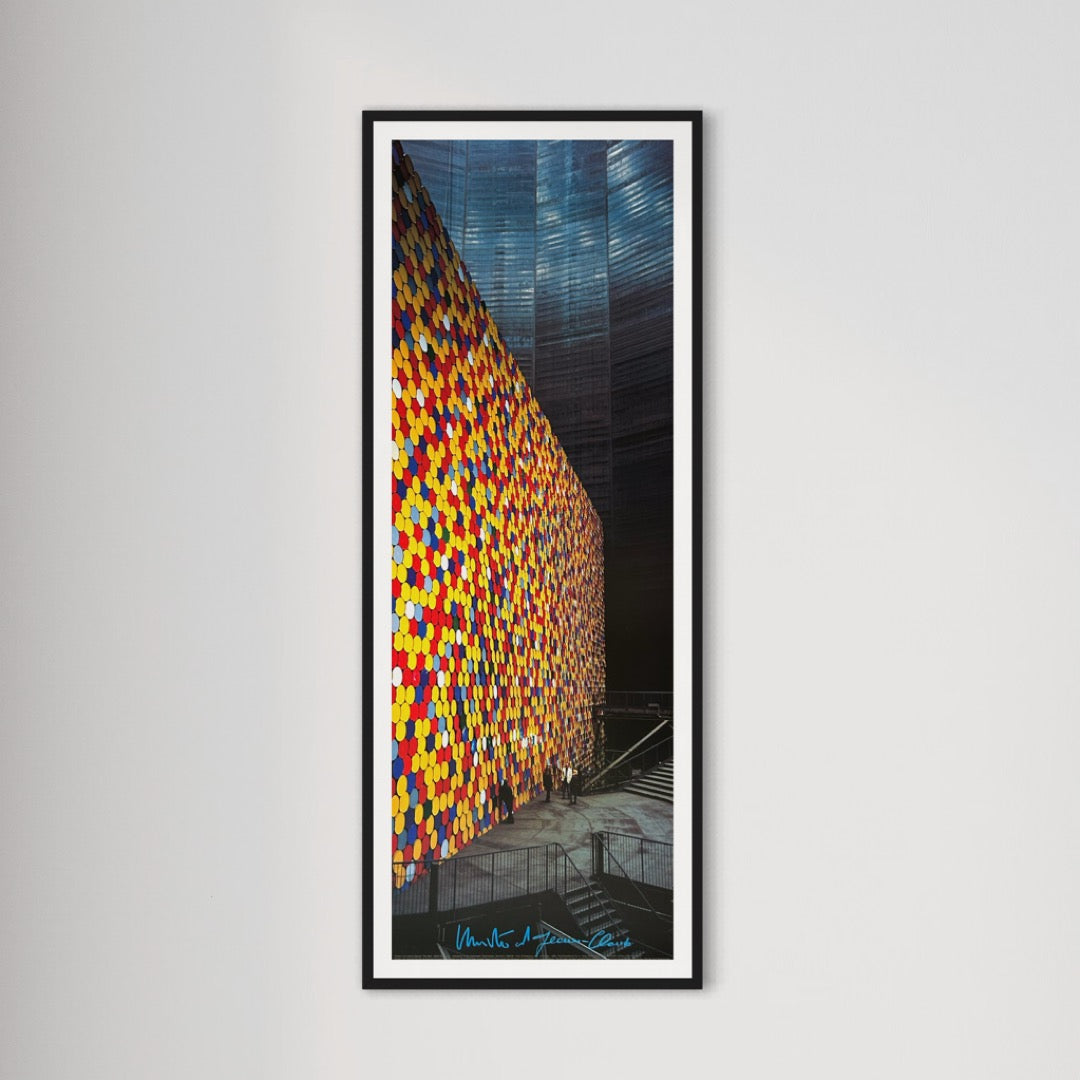 Christo (1935-2020) - „The Wall, 13000 Oil Barrels - Installation in the Gasometer“ (handsigniert)