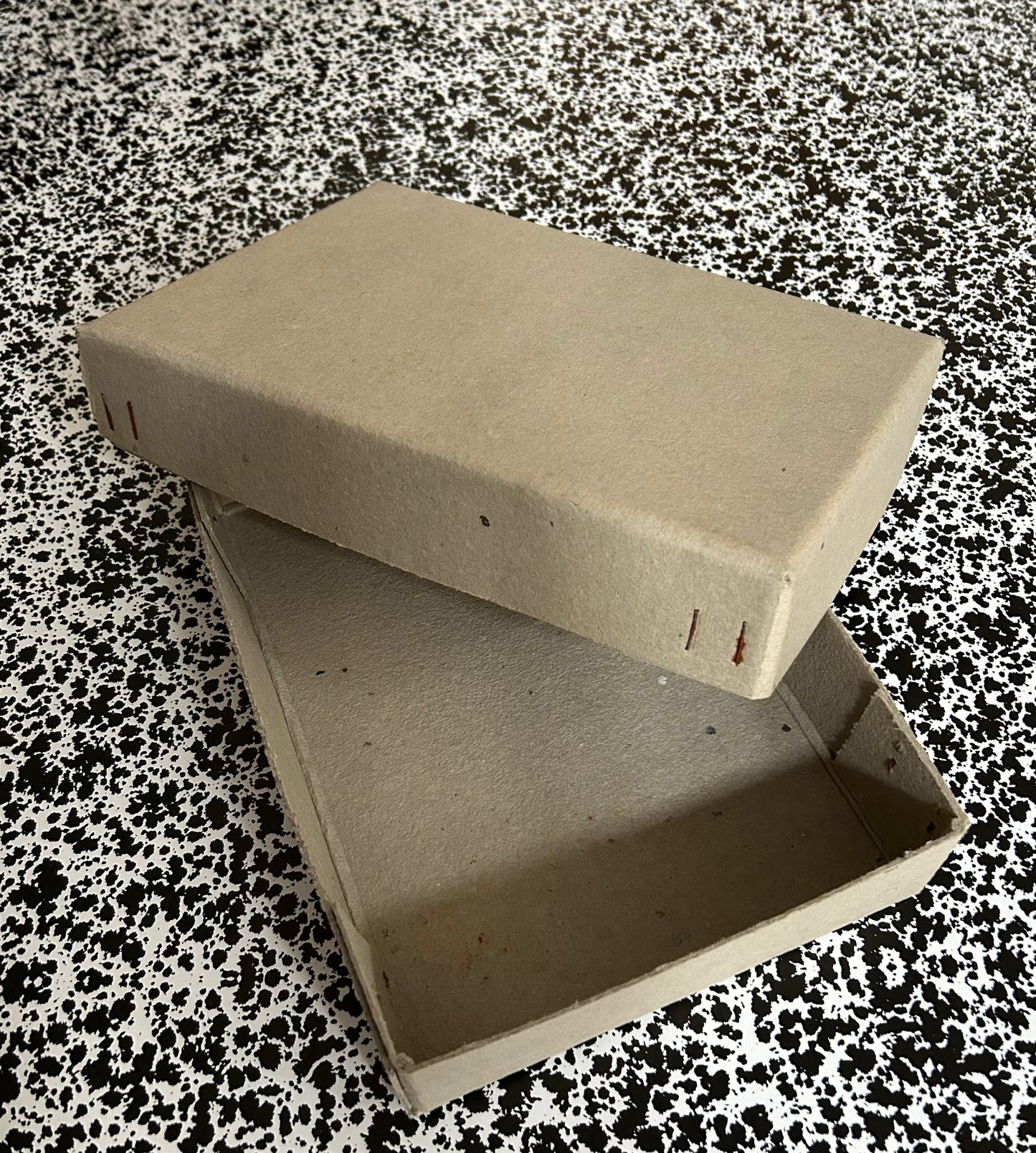 Günther Uecker (1930-2025) - „Texte zur Kunst“ serielles Unikat (handsigniert, datiert & nummeriert Ex.: 22/100)