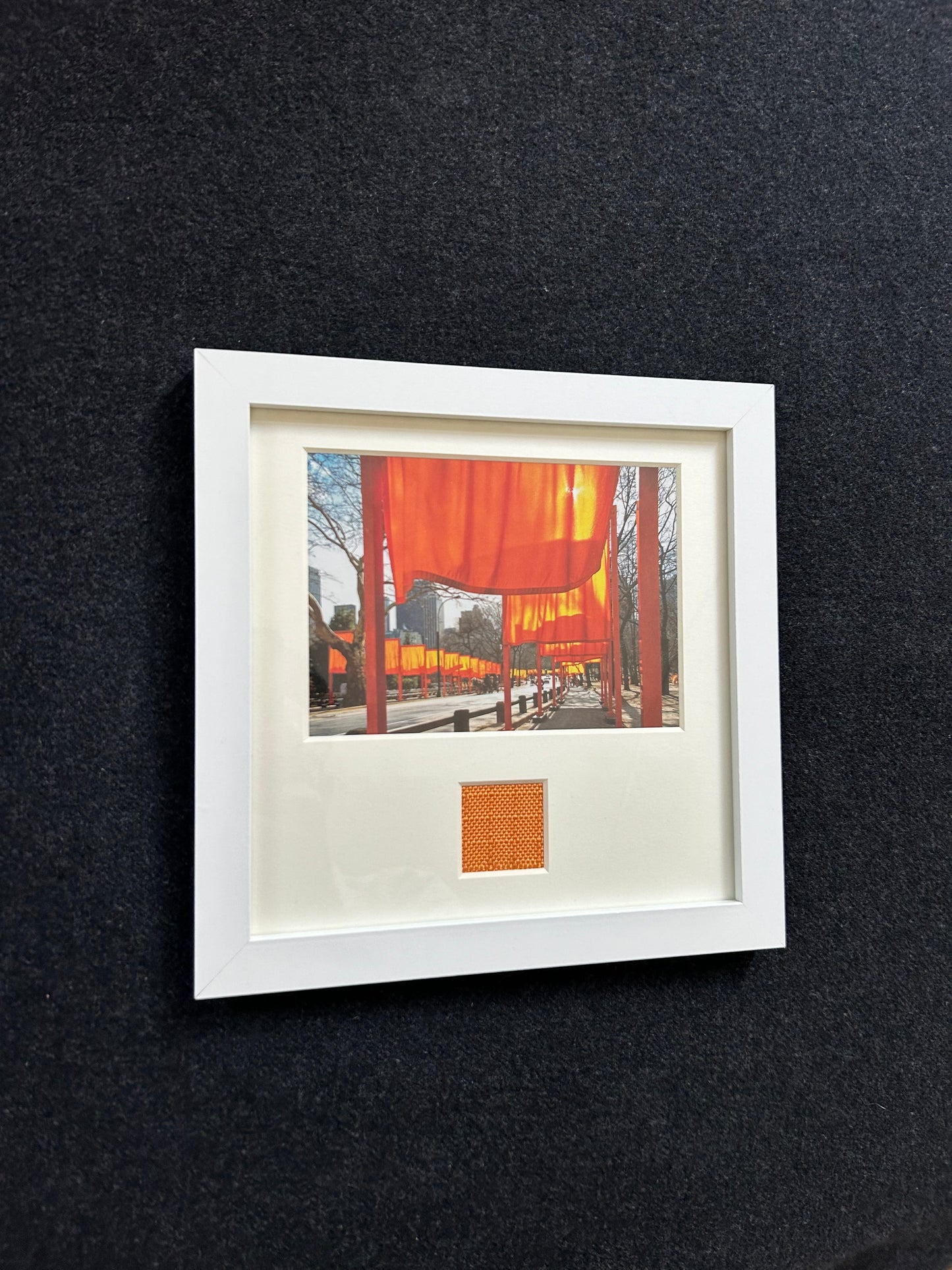 Christo - „The Gates“ Offsetdruck mit Stofffetzen