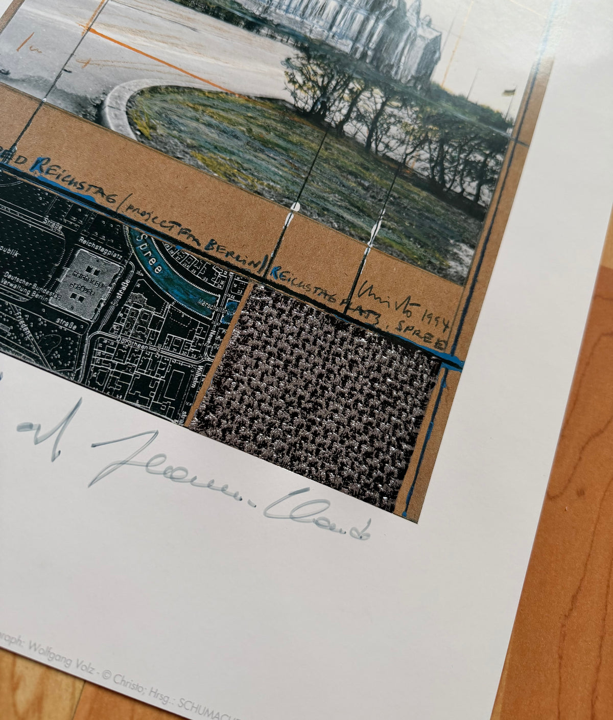 Christo (1935-2020) - „Wrapped Reichstag, Project for Berlin" - Collage mit Silberfolie (signiert)