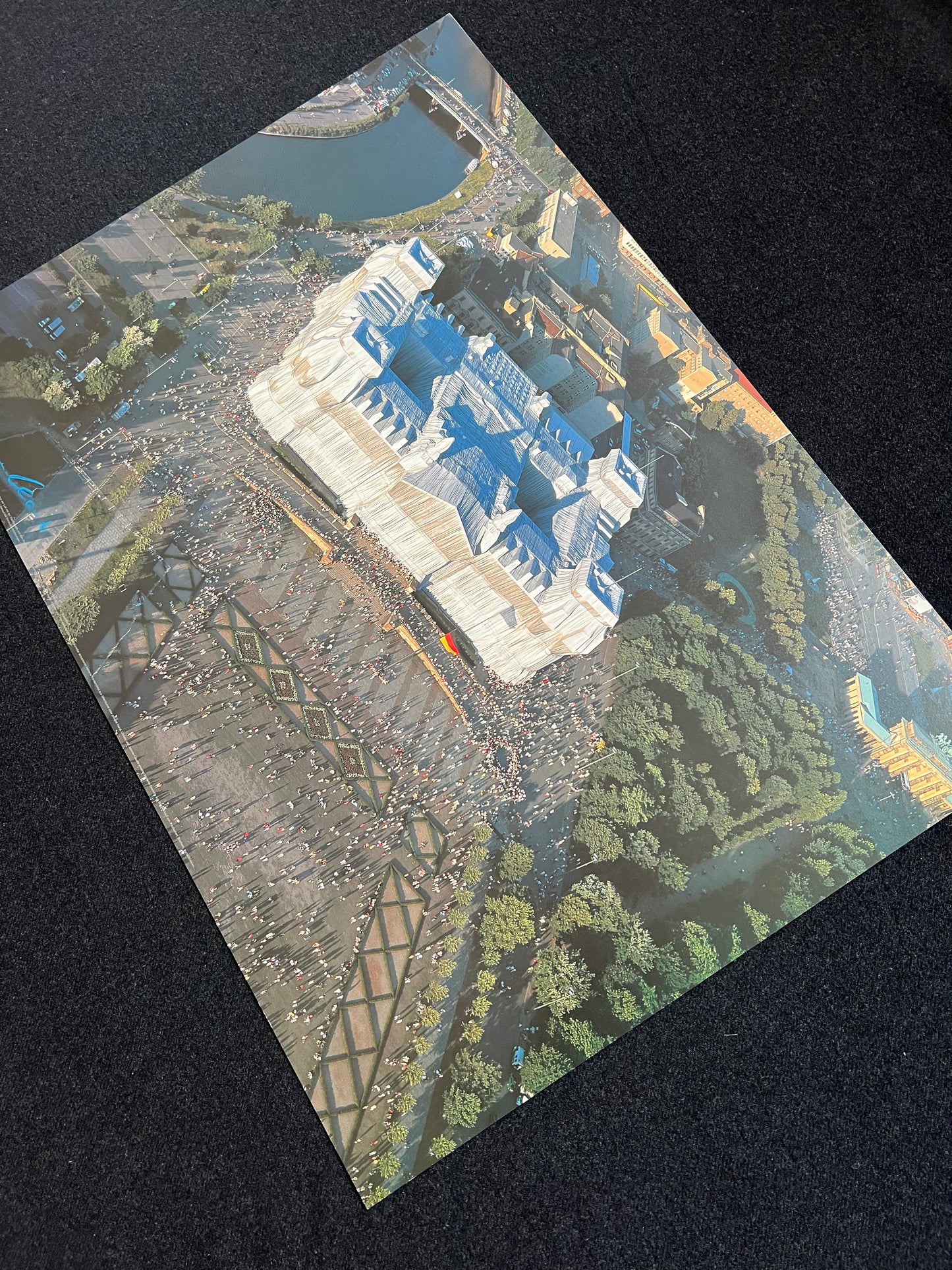 Christo (1935-2020) - „Wrapped Reichstag, Project for Berlin" - Farboffset (signiert)