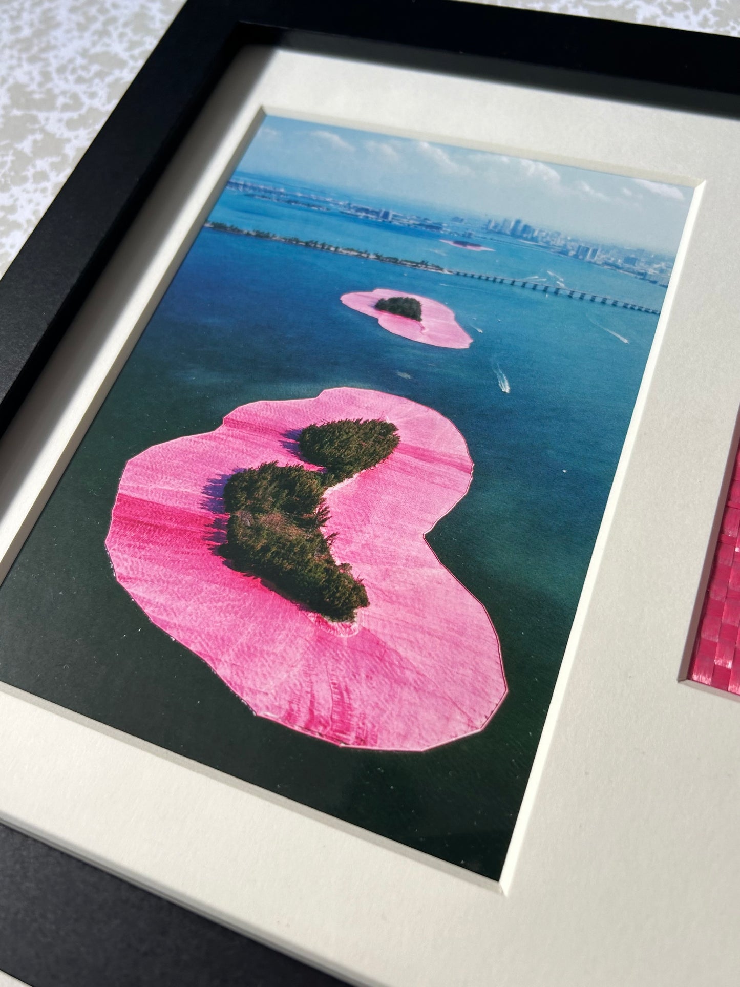 Christo - „The Surrounded Islands“ Offsetdruck mit Stofffetzen
