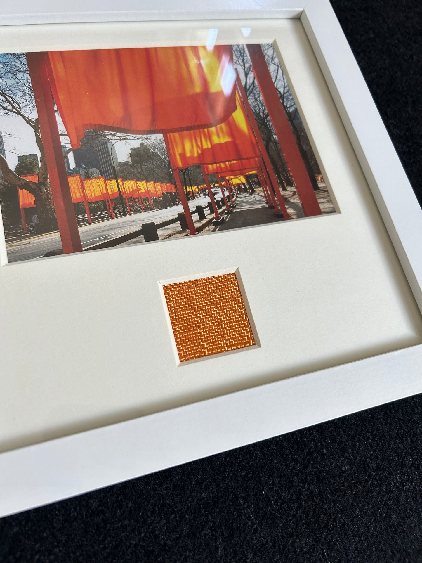 Christo - „The Gates“ Offsetdruck mit Stofffetzen