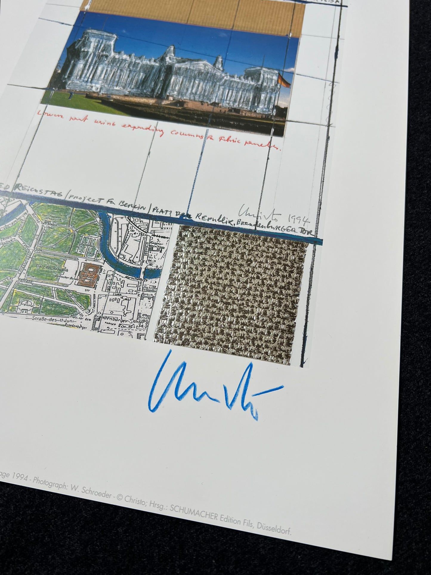 Christo (1935-2020) - „Wrapped Reichstag, Project for Berlin" - Collage mit Silberfolie (signiert)