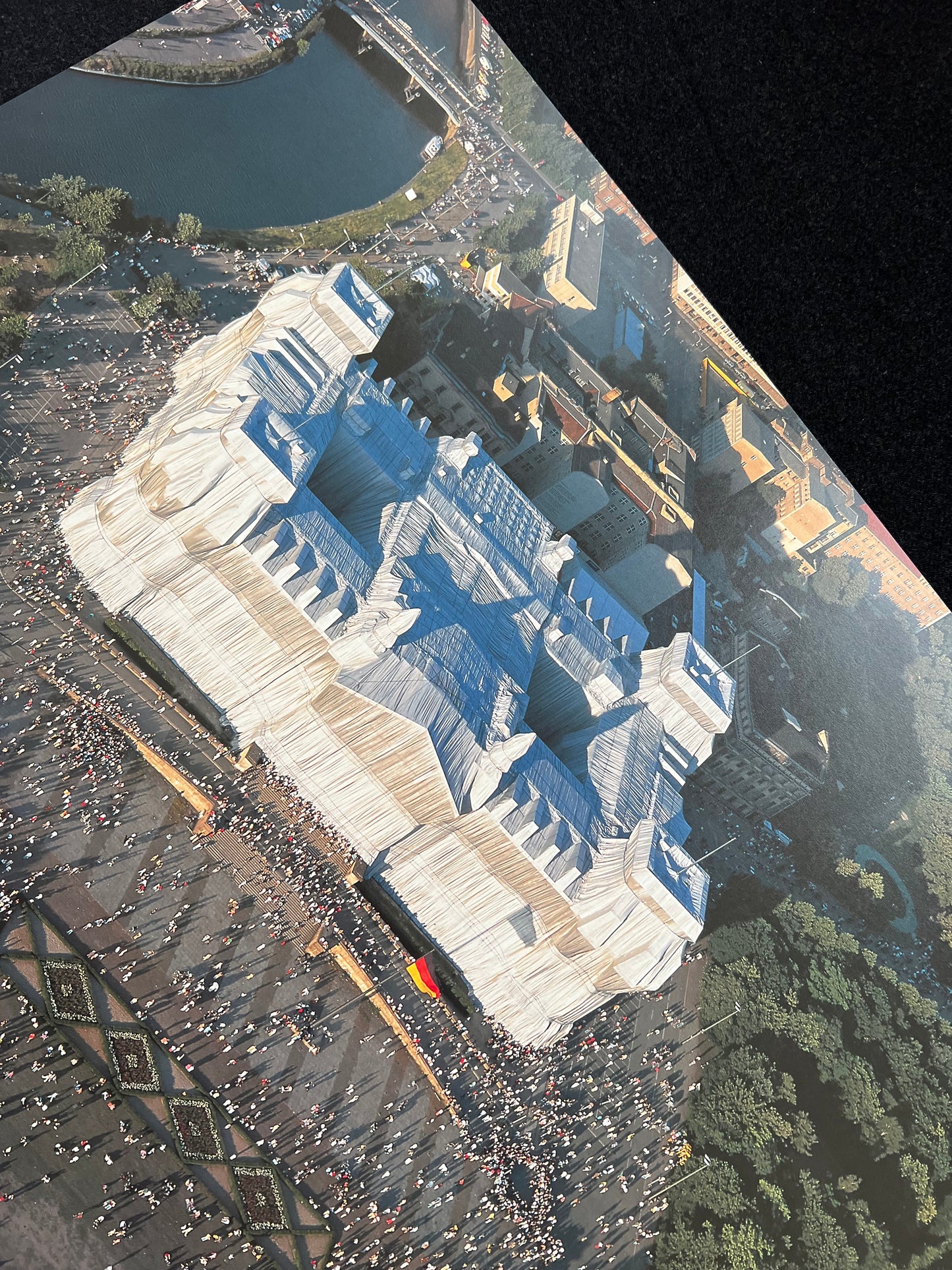 Christo (1935-2020) - „Wrapped Reichstag, Project for Berlin" - Farboffset (signiert)