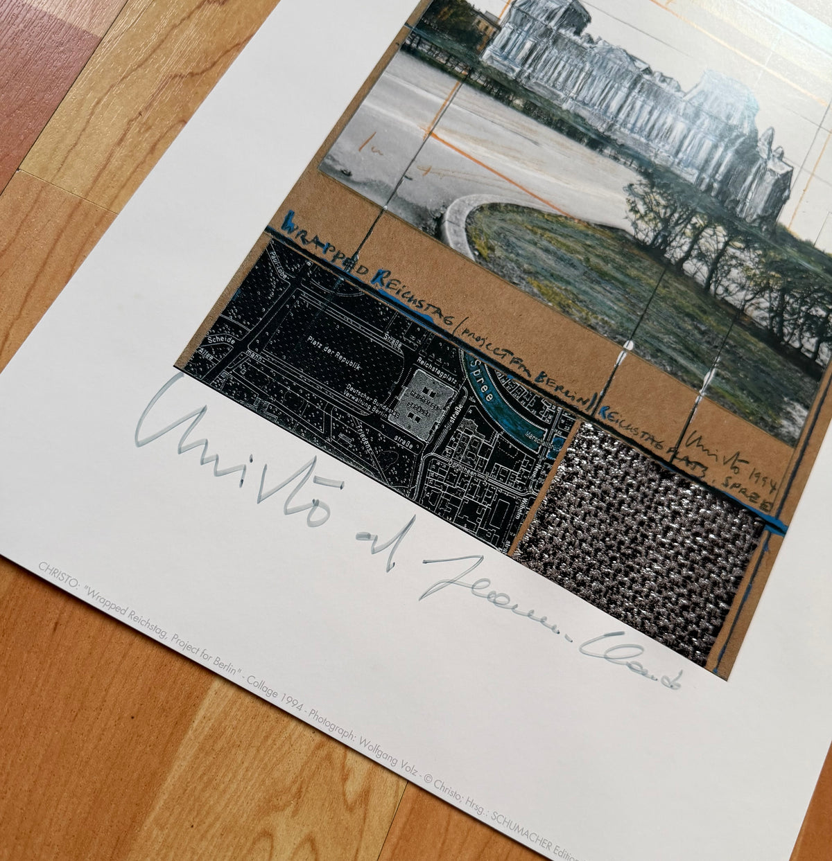 Christo (1935-2020) - „Wrapped Reichstag, Project for Berlin" - Collage mit Silberfolie (signiert)