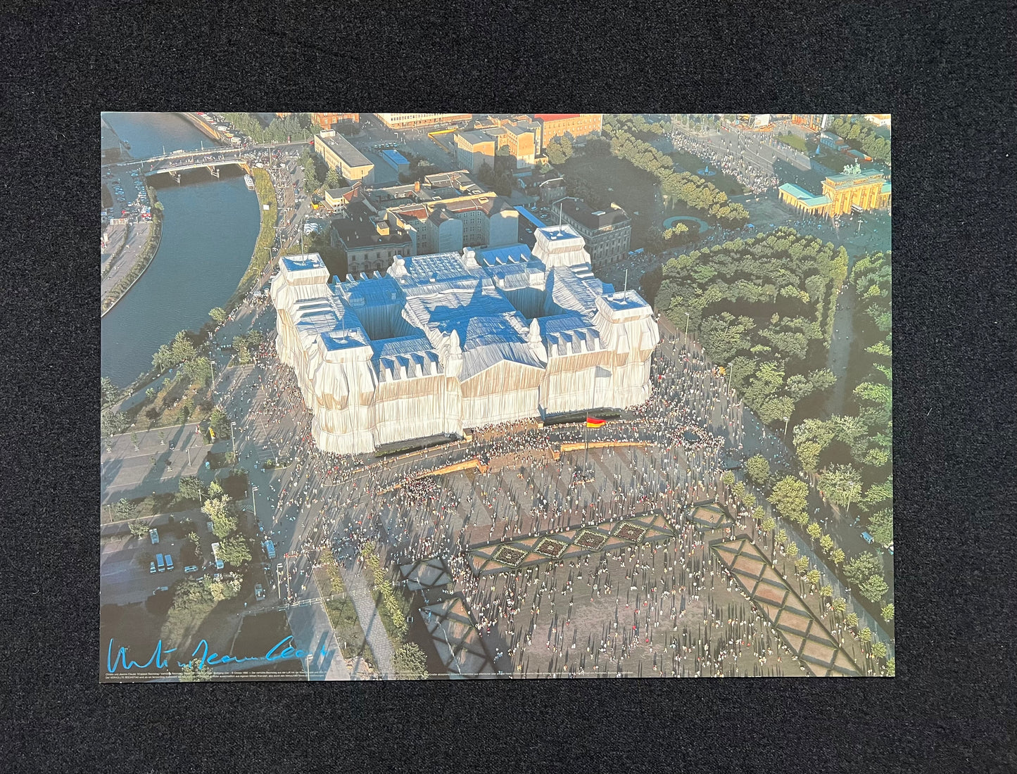 Christo (1935-2020) - „Wrapped Reichstag, Project for Berlin" - Farboffset (signiert)