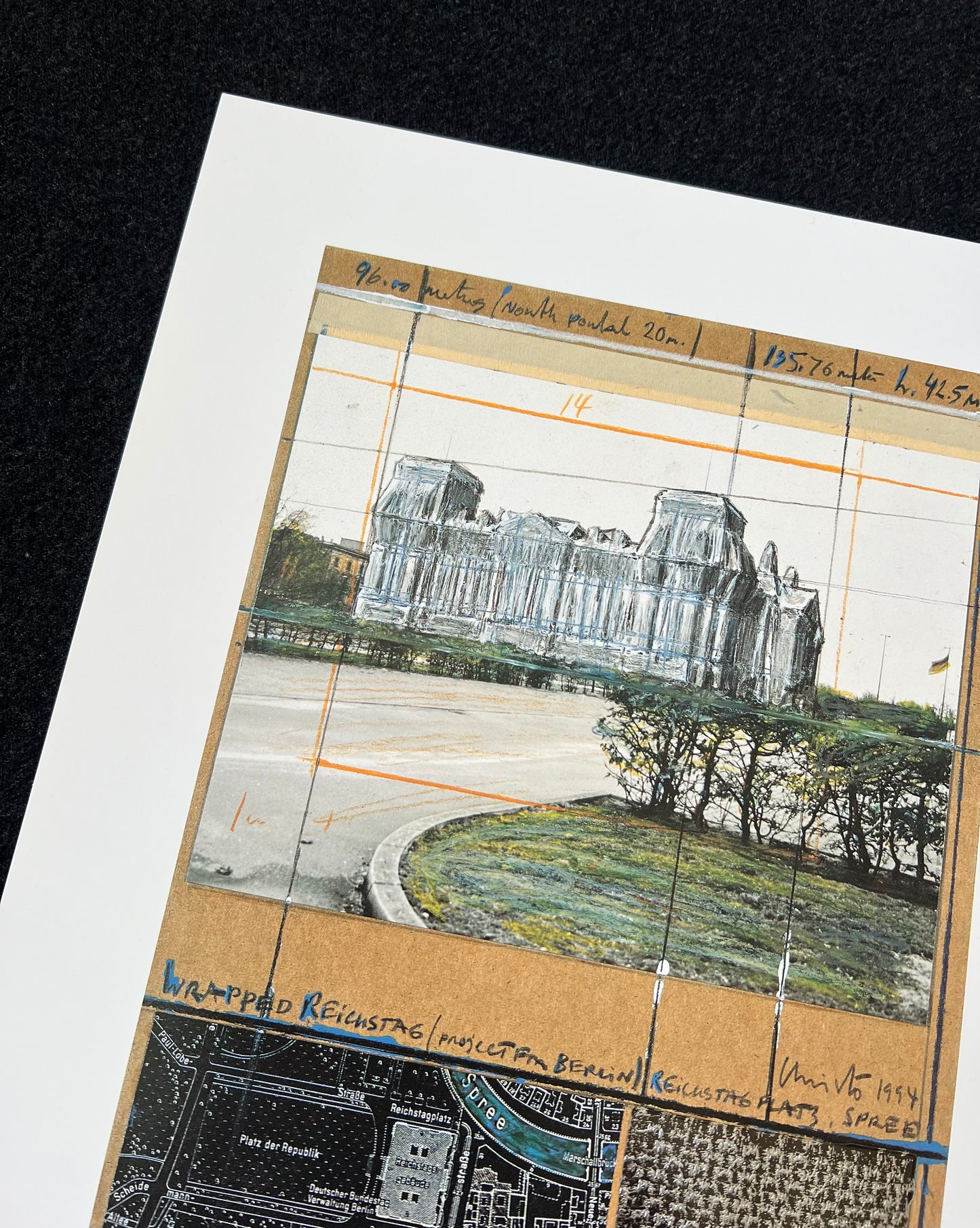 Christo (1935-2020) - „Wrapped Reichstag, Project for Berlin" - Collage mit Silberfolie (signiert)