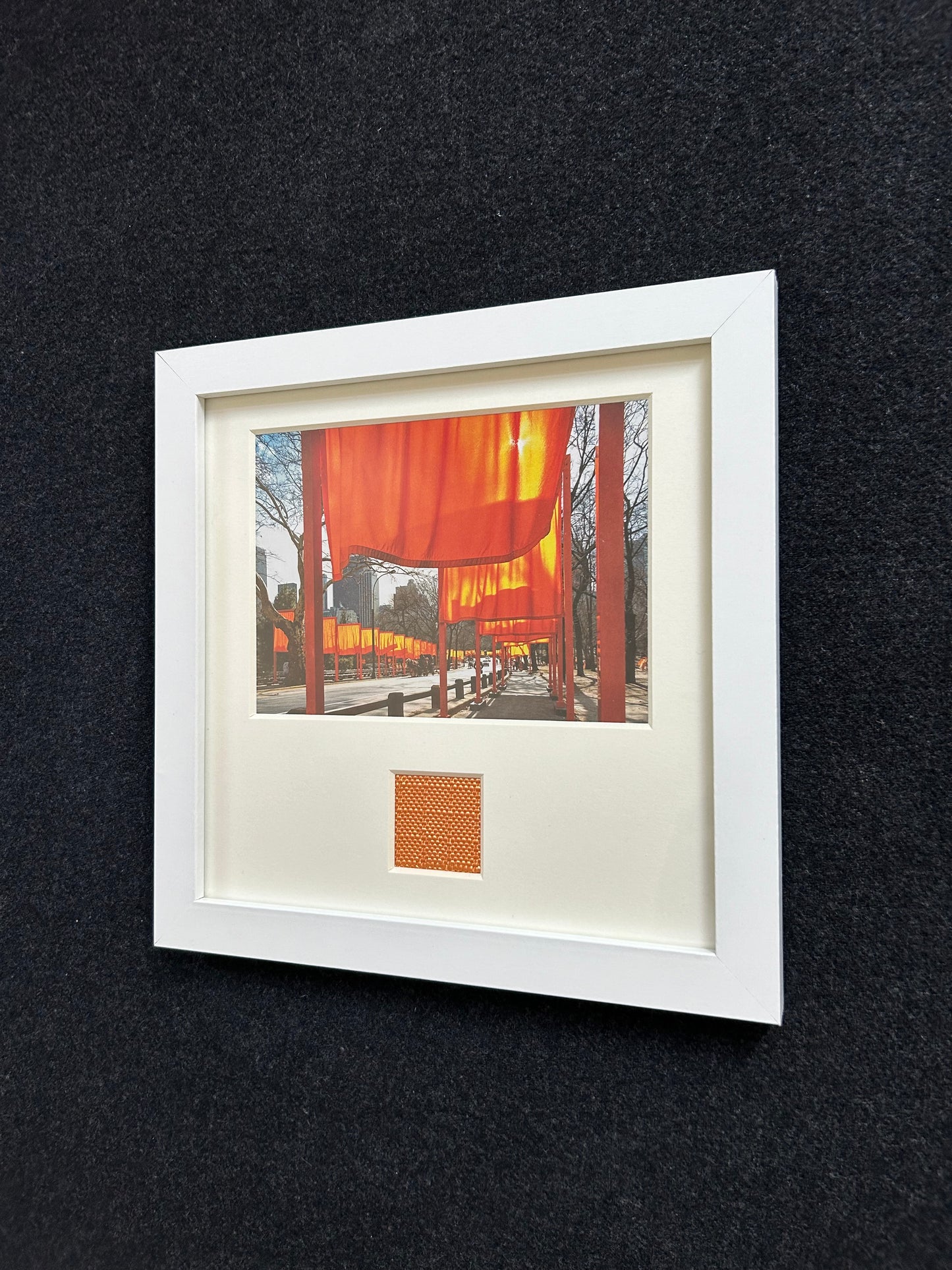 Christo - „The Gates“ Offsetdruck mit Stofffetzen