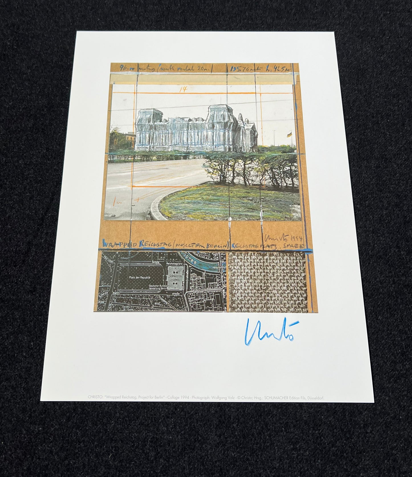 Christo (1935-2020) - „Wrapped Reichstag, Project for Berlin" - Collage mit Silberfolie (signiert)