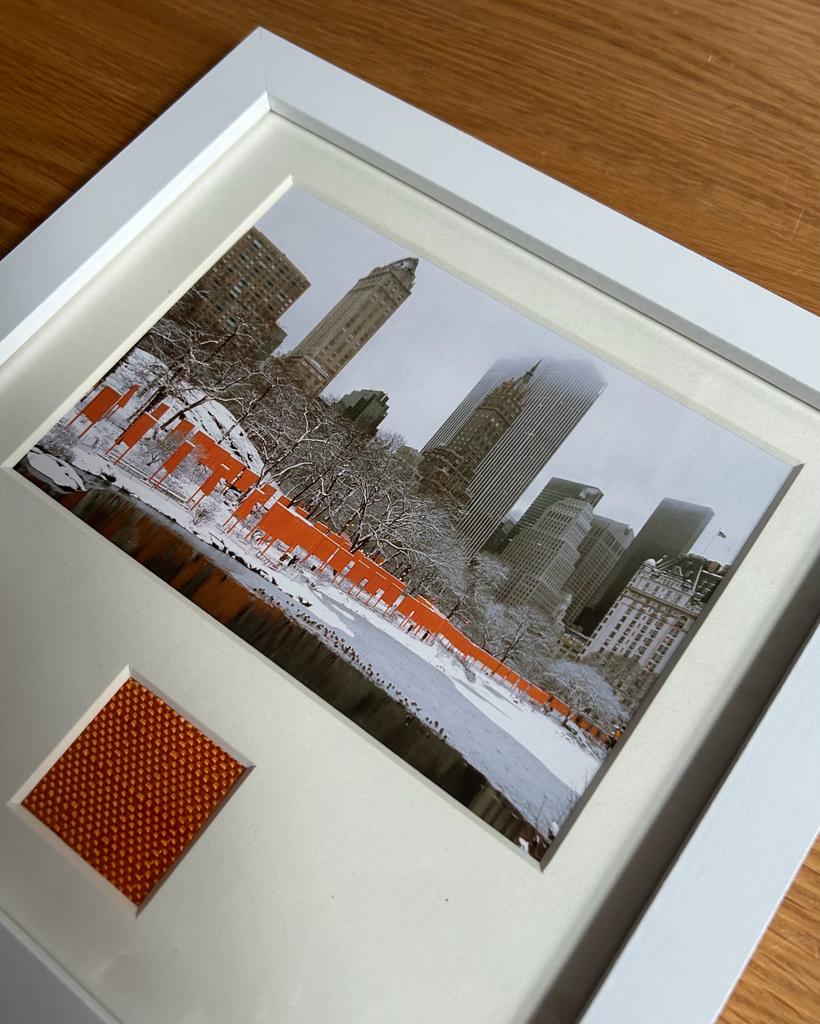 Christo - „The Gates“ Offsetdruck mit Stofffetzen