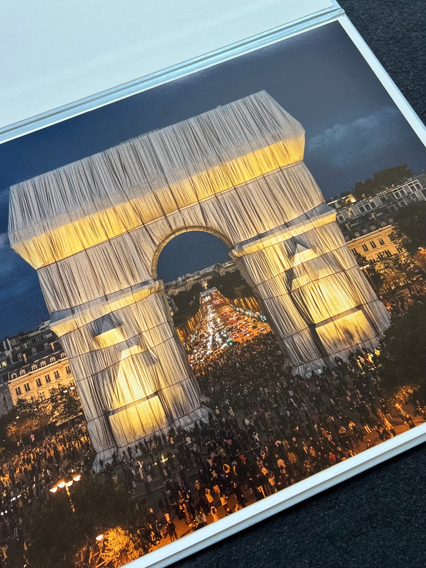 Christo „L‘Arc de Triomphe, by Night“ - signiert & nummeriert