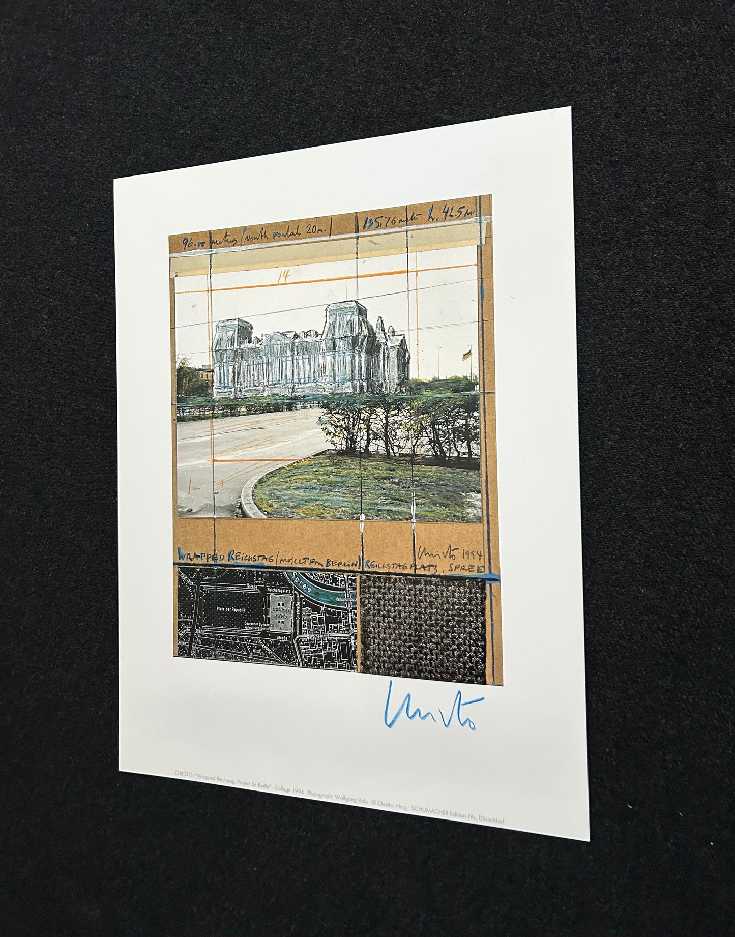 Christo (1935-2020) - „Wrapped Reichstag, Project for Berlin" - Collage mit Silberfolie (signiert)