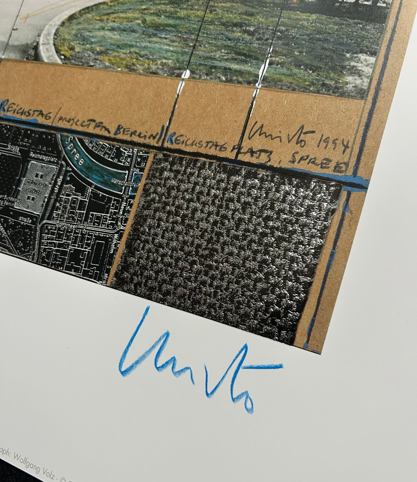 Christo (1935-2020) - „Wrapped Reichstag, Project for Berlin" - Collage mit Silberfolie (signiert)