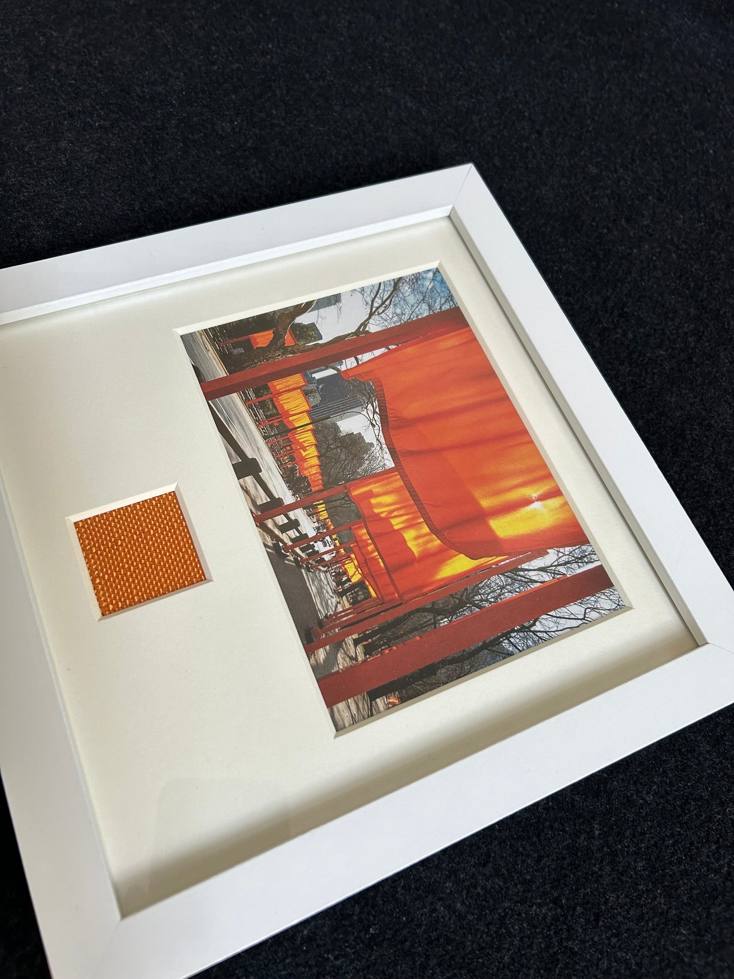 Christo - „The Gates“ Offsetdruck mit Stofffetzen