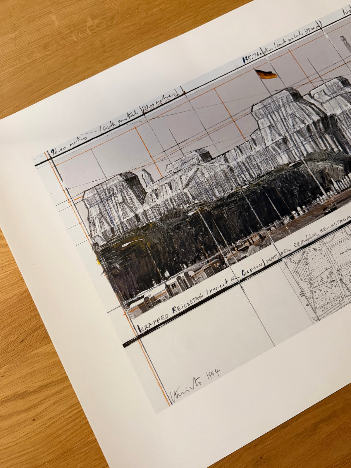 Christo (1935-2020) - „Wrapped Reichstag, Project for Berlin" - Collage mit Silberfolie (handsigniert)