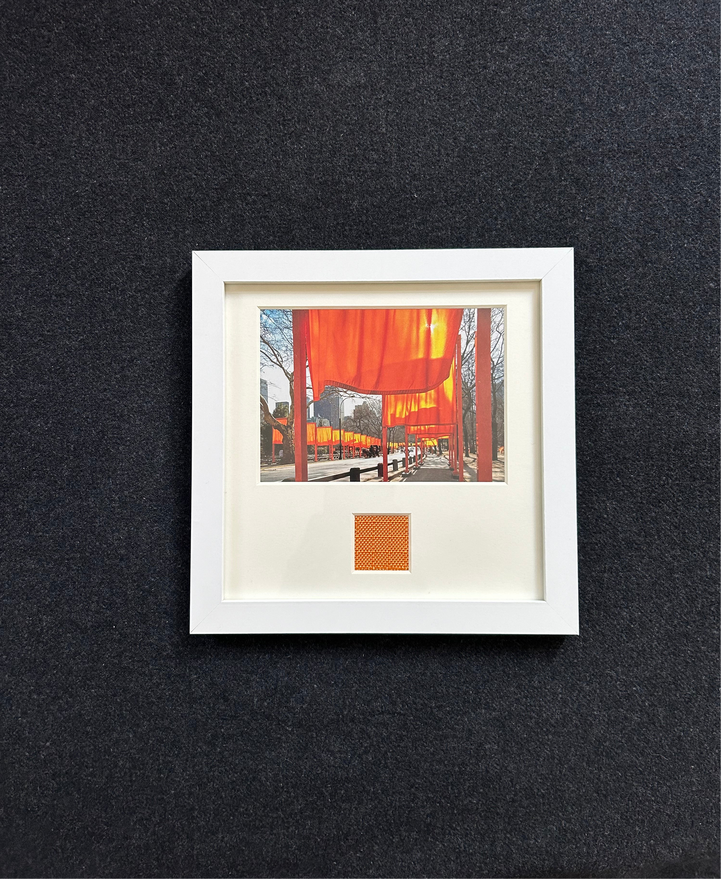 Christo - „The Gates“ Offsetdruck mit Stofffetzen