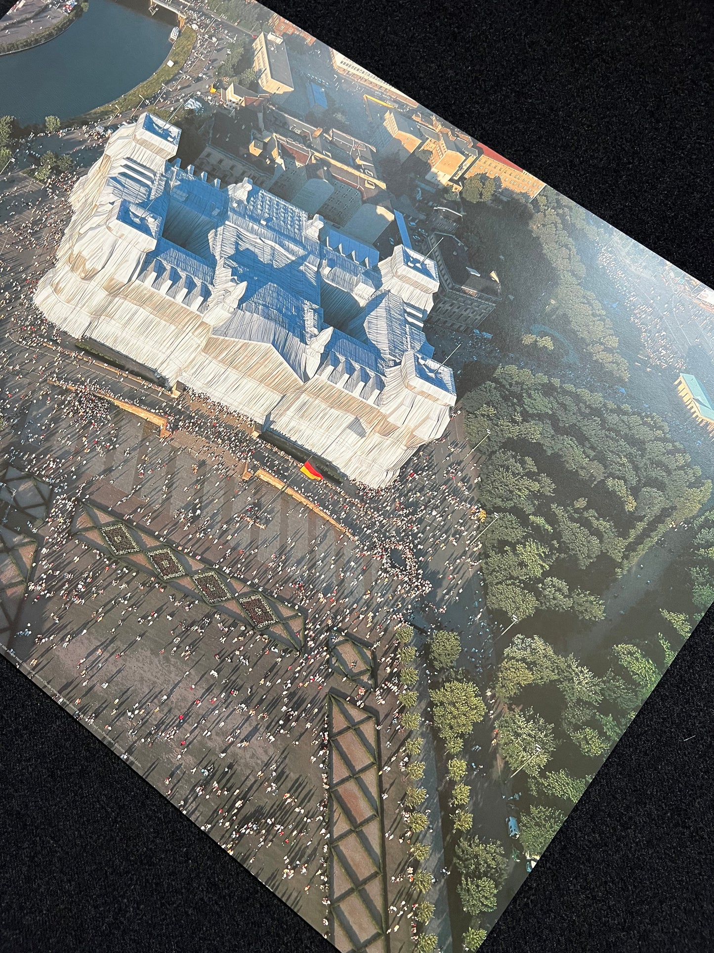 Christo (1935-2020) - „Wrapped Reichstag, Project for Berlin" - Farboffset (signiert)