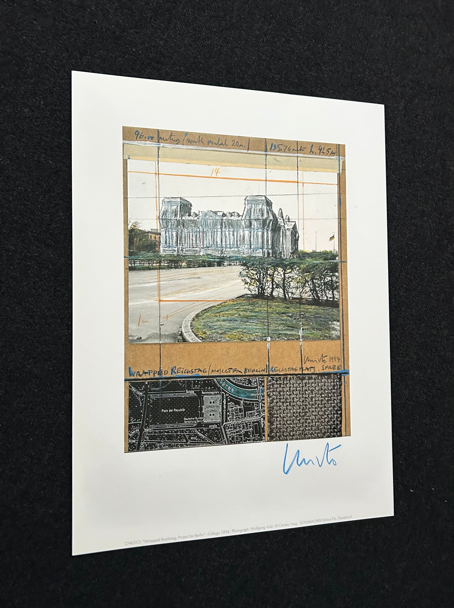 Christo (1935-2020) - „Wrapped Reichstag, Project for Berlin" - Collage mit Silberfolie (signiert)