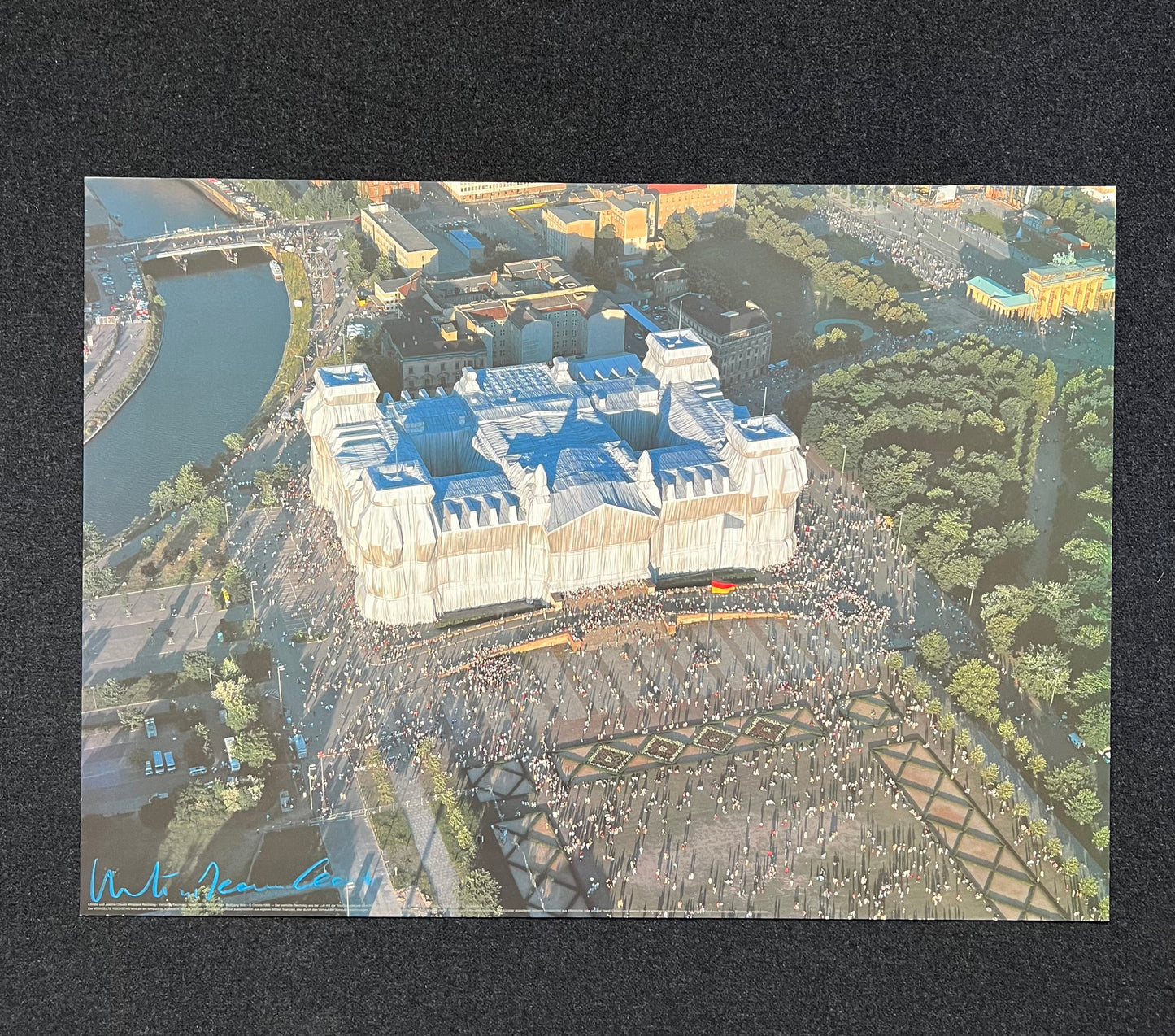 Christo (1935-2020) - „Wrapped Reichstag, Project for Berlin" - Farboffset (signiert)