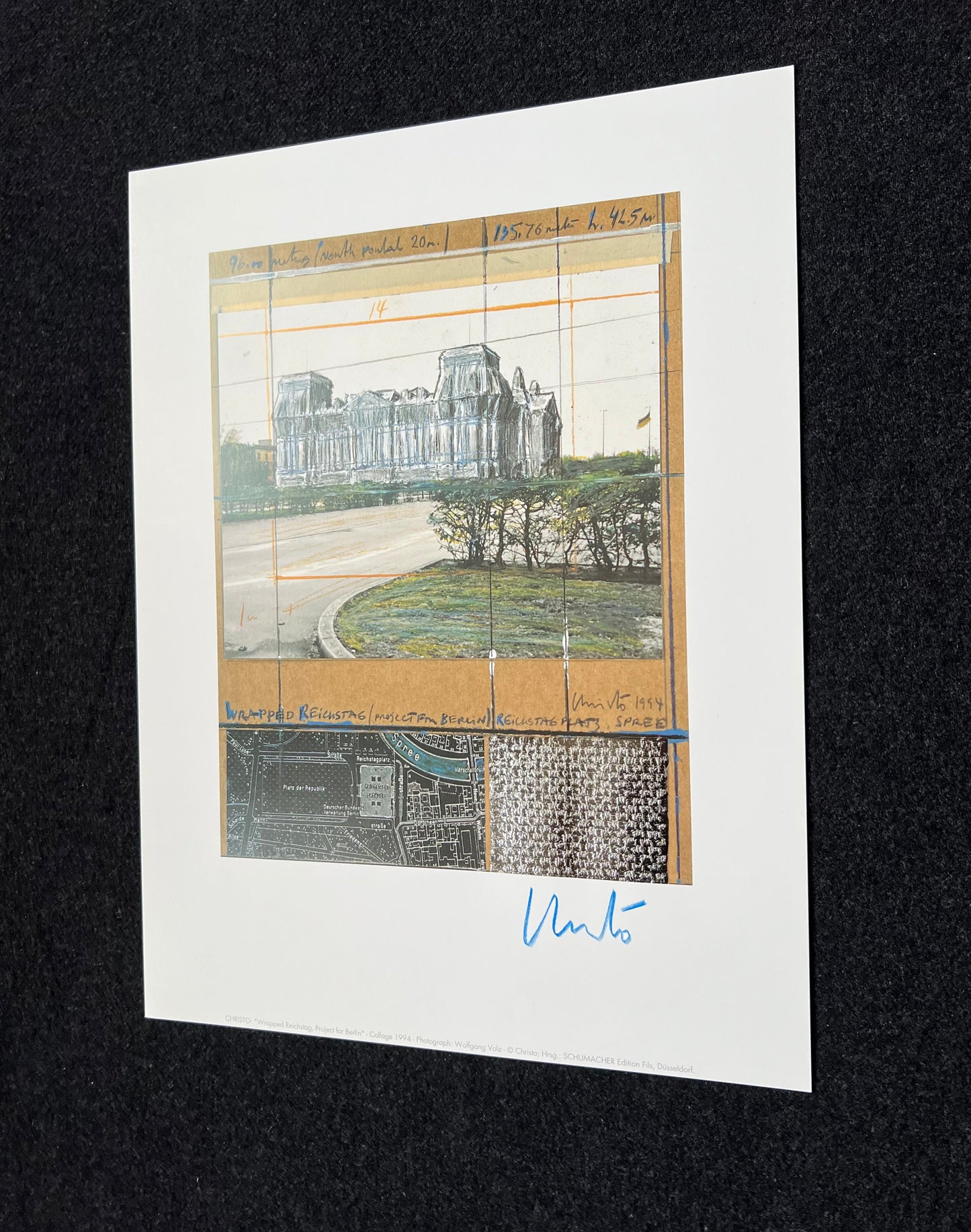 Christo (1935-2020) - „Wrapped Reichstag, Project for Berlin" - Collage mit Silberfolie (signiert)