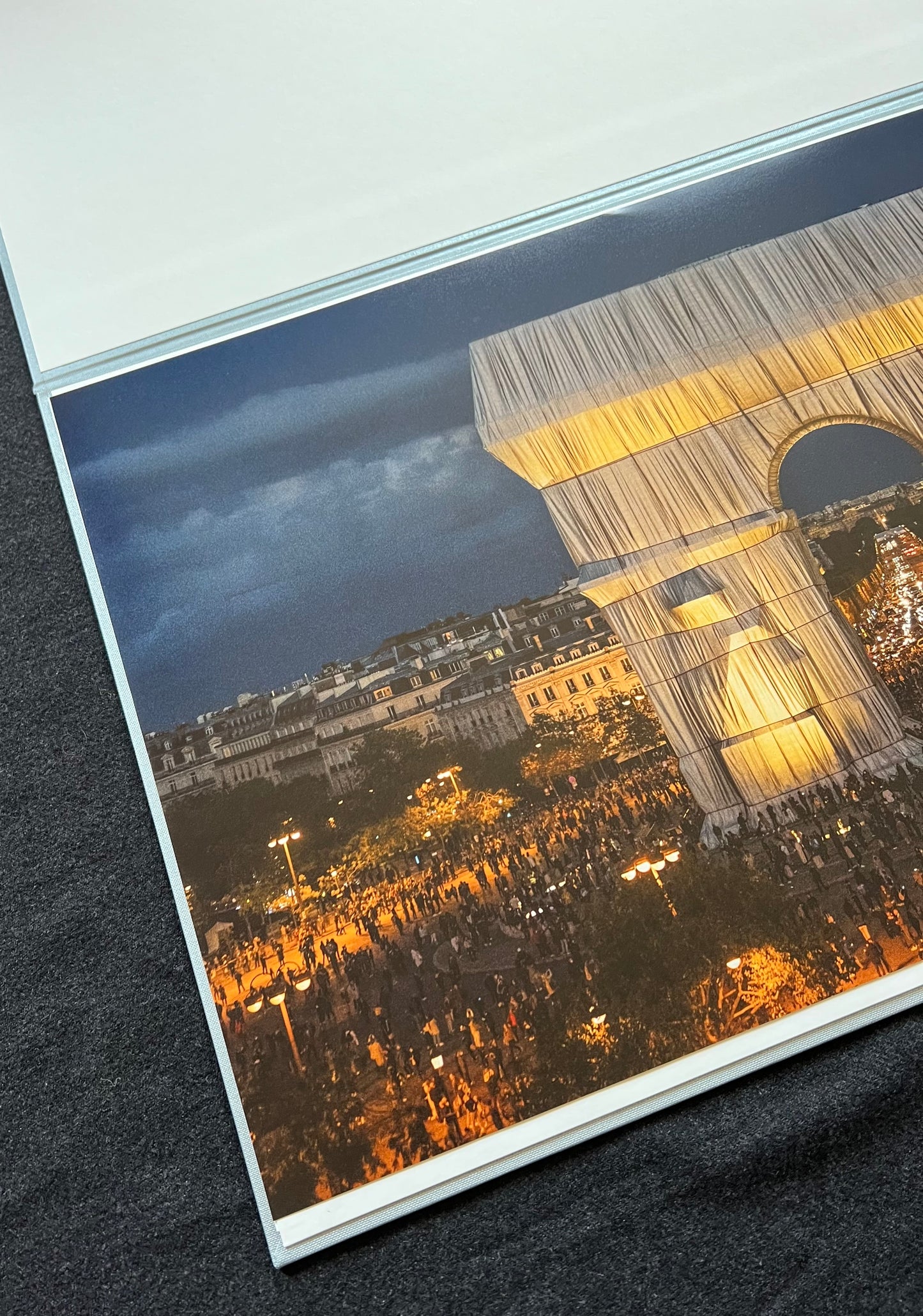 Christo „L‘Arc de Triomphe, by Night“ - signiert & nummeriert