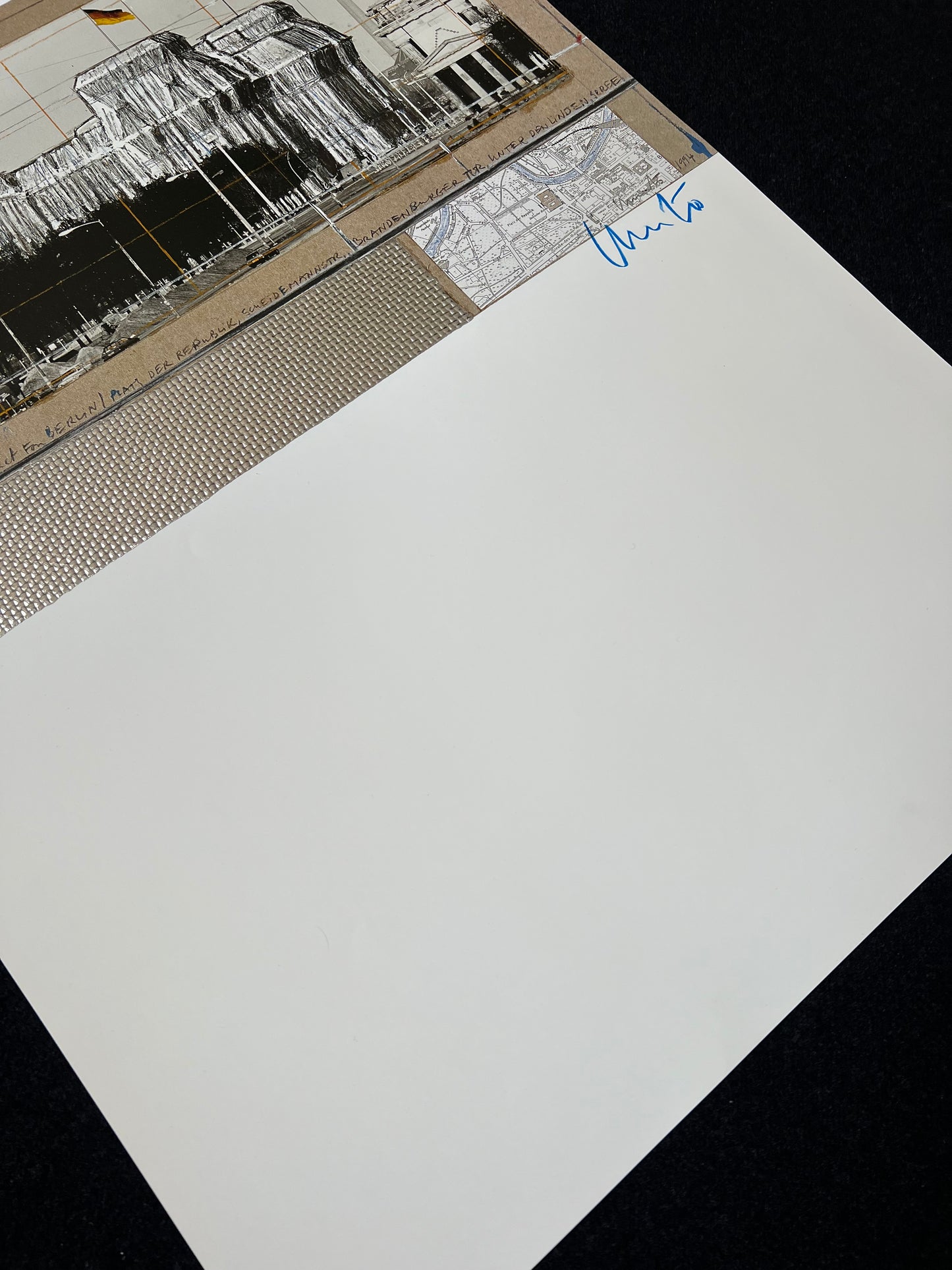 Christo (1935-2020) - „Wrapped Reichstag, Project for Berlin" - Collage mit Silberfolie (signiert)