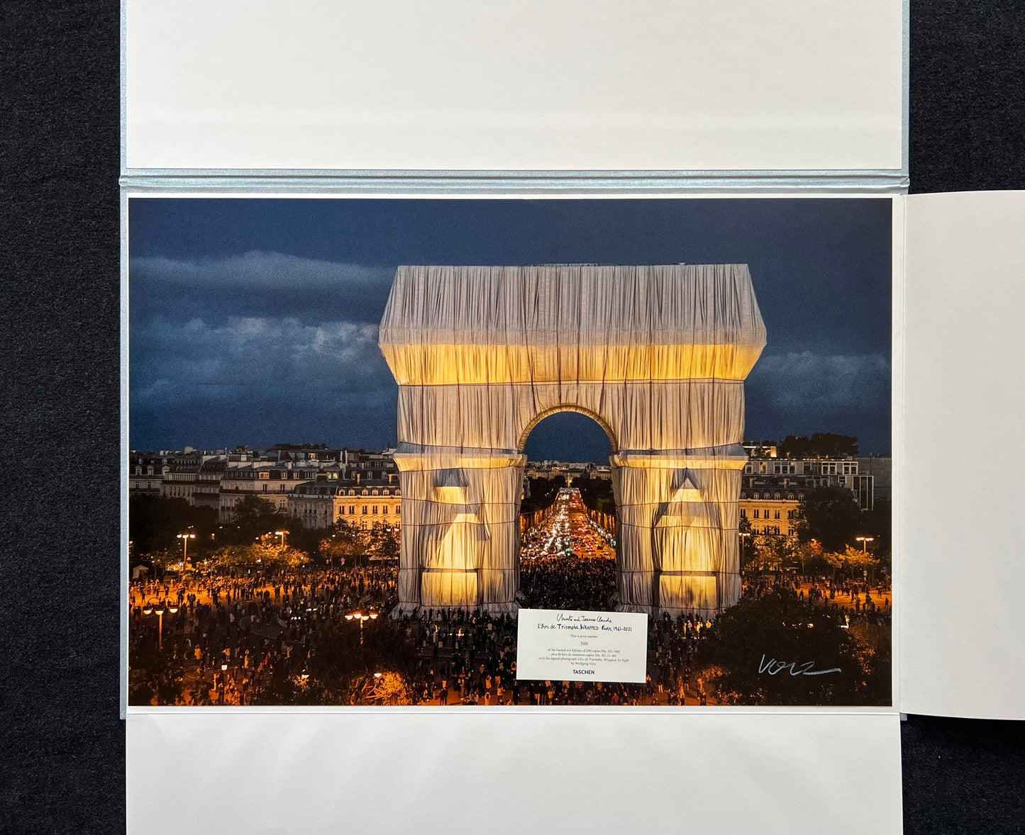 Christo „L‘Arc de Triomphe, by Night“ - signiert & nummeriert