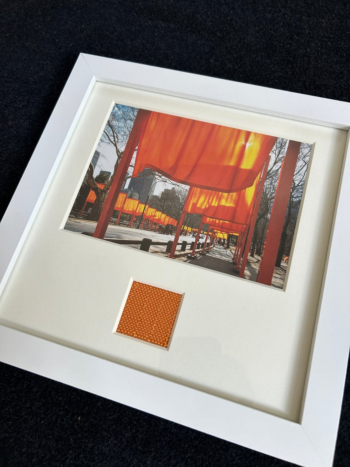 Christo - „The Gates“ Offsetdruck mit Stofffetzen