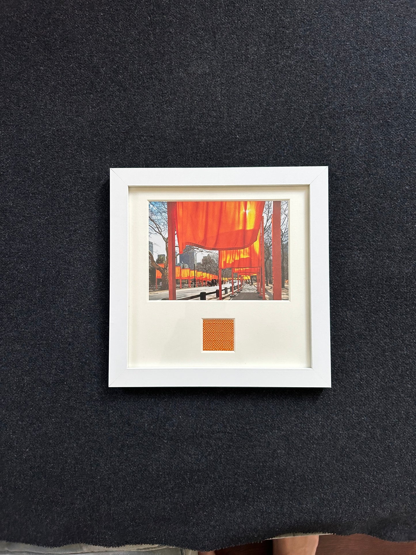 Christo - „The Gates“ Offsetdruck mit Stofffetzen
