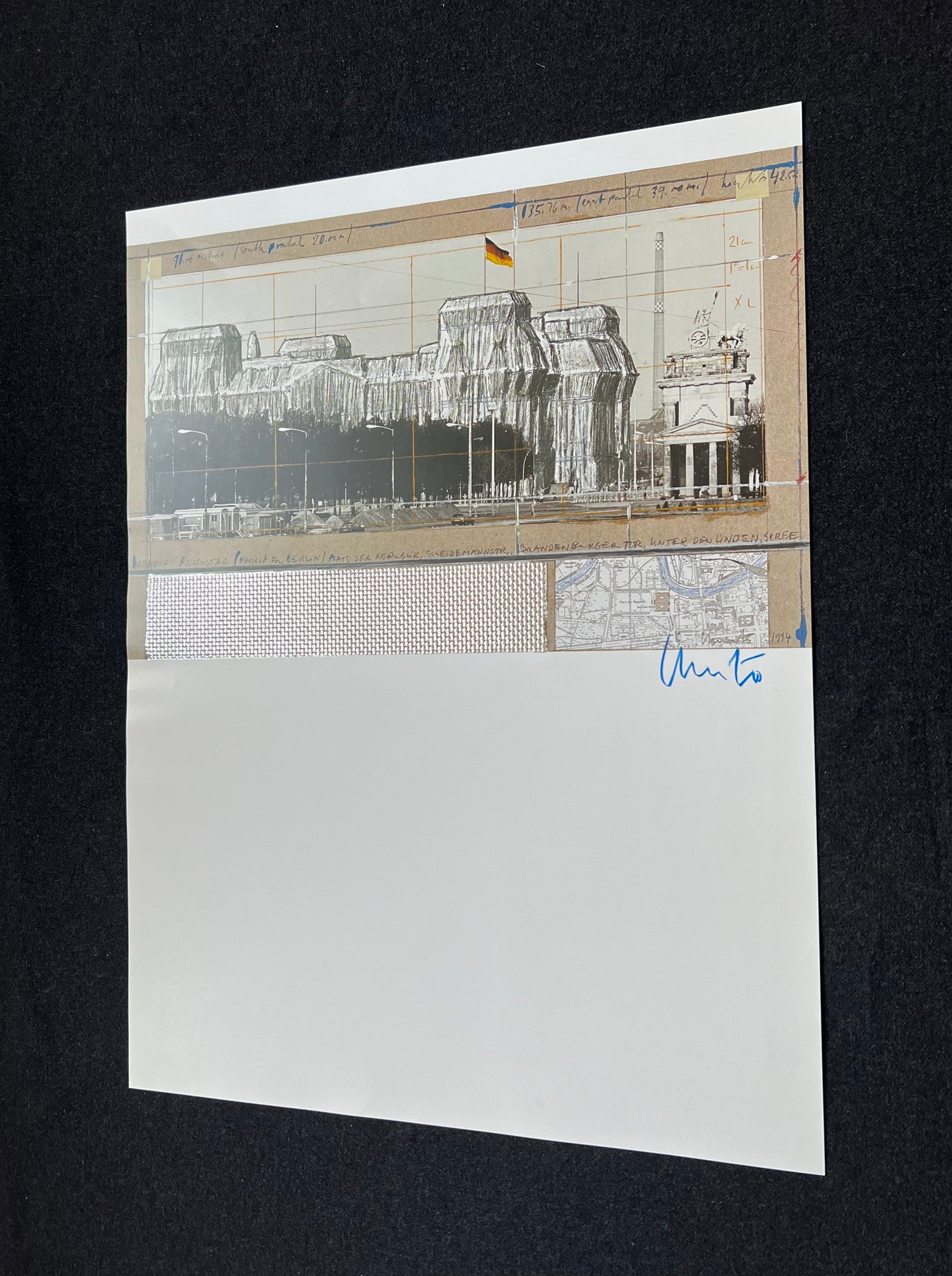 Christo (1935-2020) - „Wrapped Reichstag, Project for Berlin" - Collage mit Silberfolie (signiert)