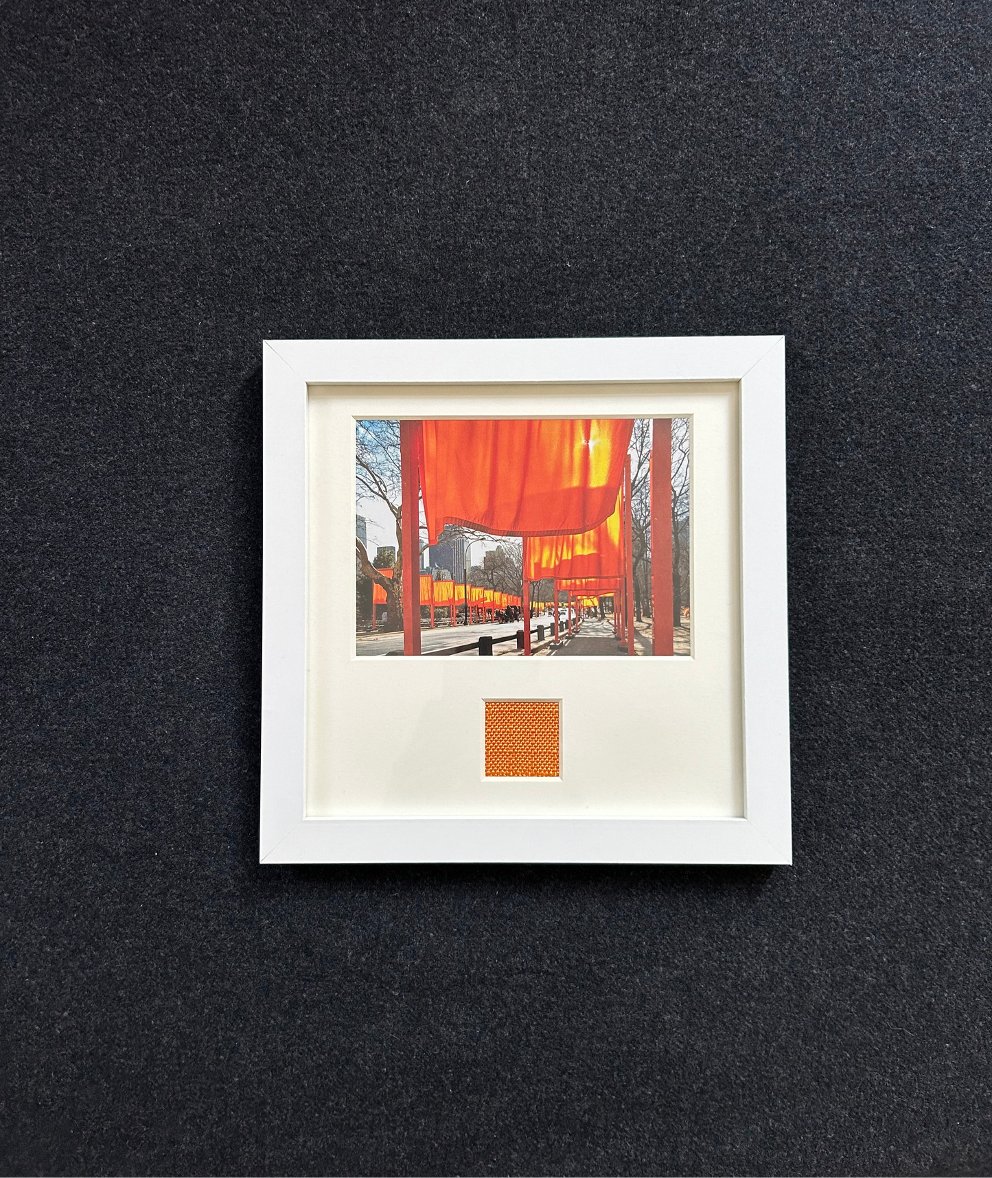 Christo - „The Gates“ Offsetdruck mit Stofffetzen