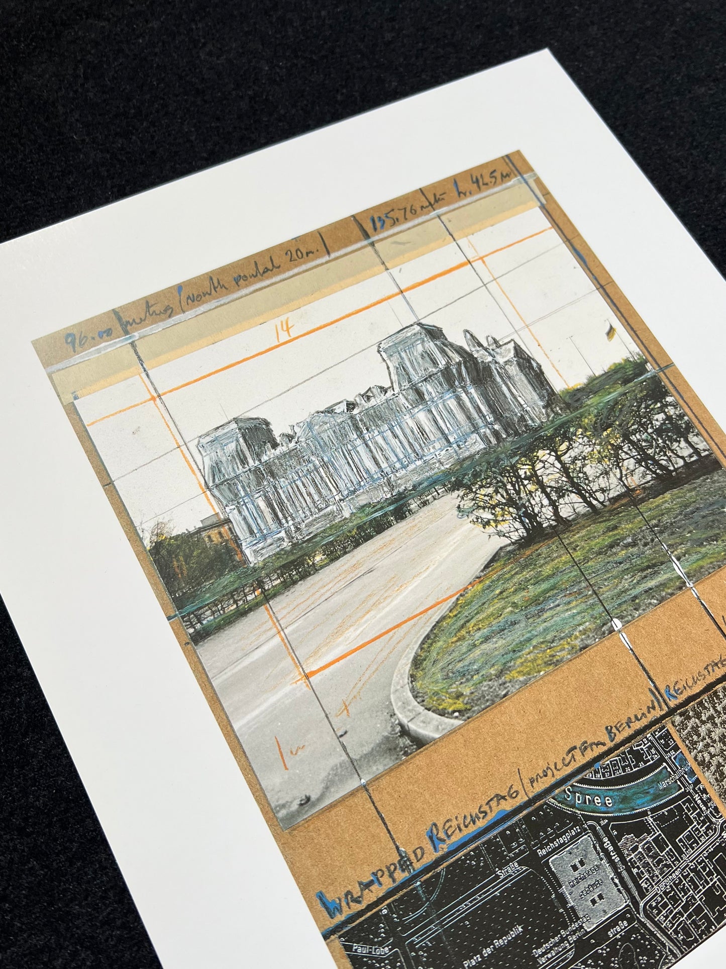 Christo (1935-2020) - „Wrapped Reichstag, Project for Berlin" - Collage mit Silberfolie (signiert)