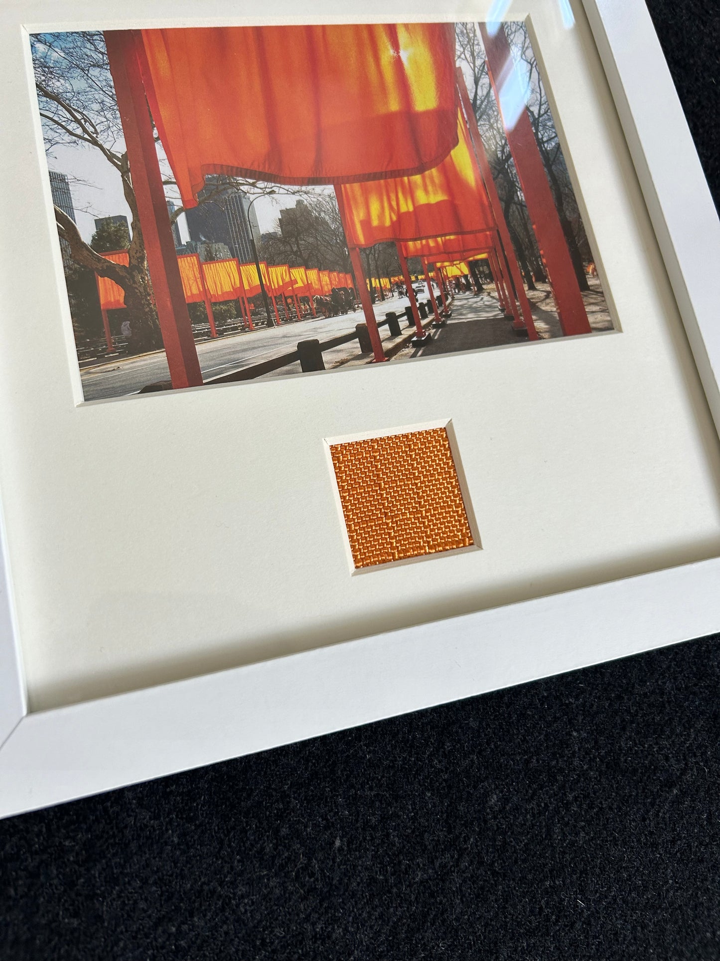 Christo - „The Gates“ Offsetdruck mit Stofffetzen