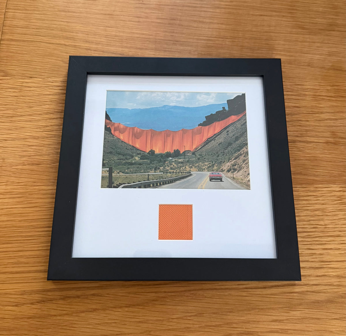 Christo - „Valley Curtain“ Offsetdruck mit Stofffetzen