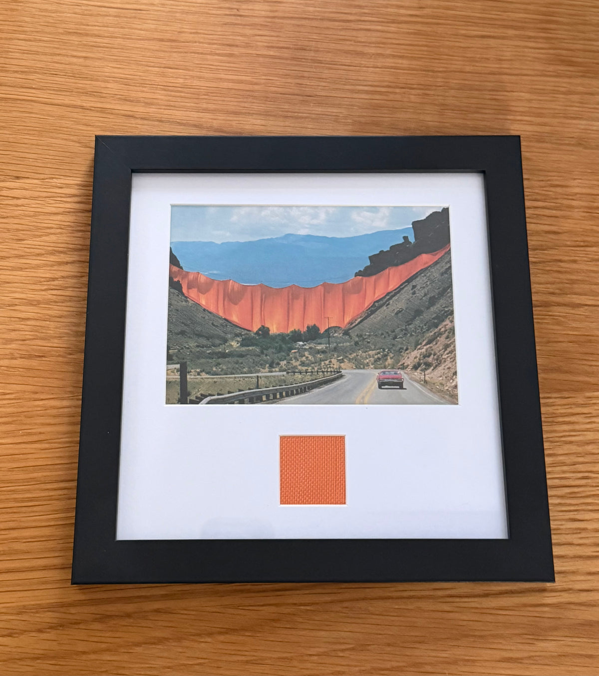 Christo - „Valley Curtain“ Offsetdruck mit Stofffetzen
