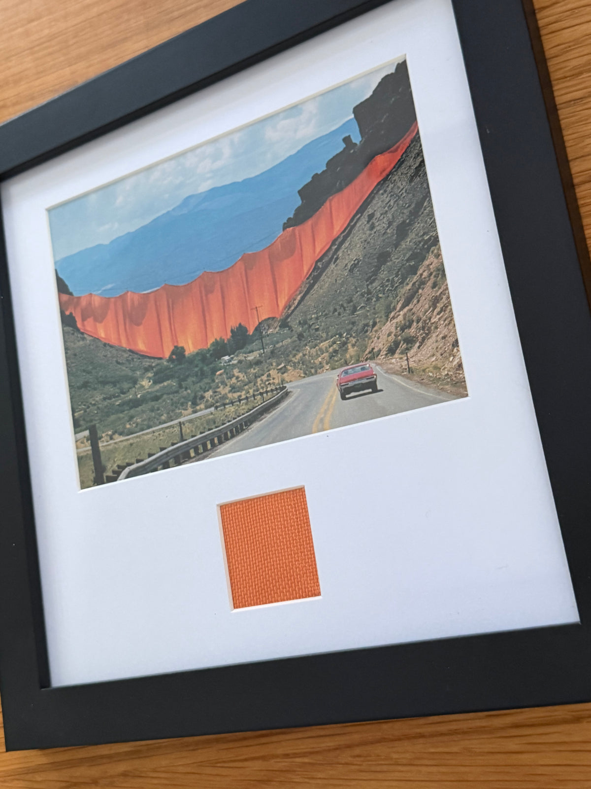 Christo - „Valley Curtain“ Offsetdruck mit Stofffetzen