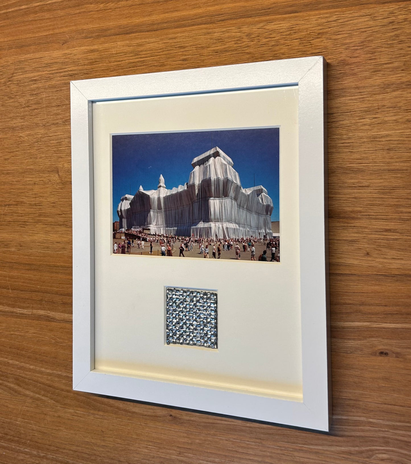Christo - „The Wrapped Reichstag“ Offsetdruck mit Stofffetzen