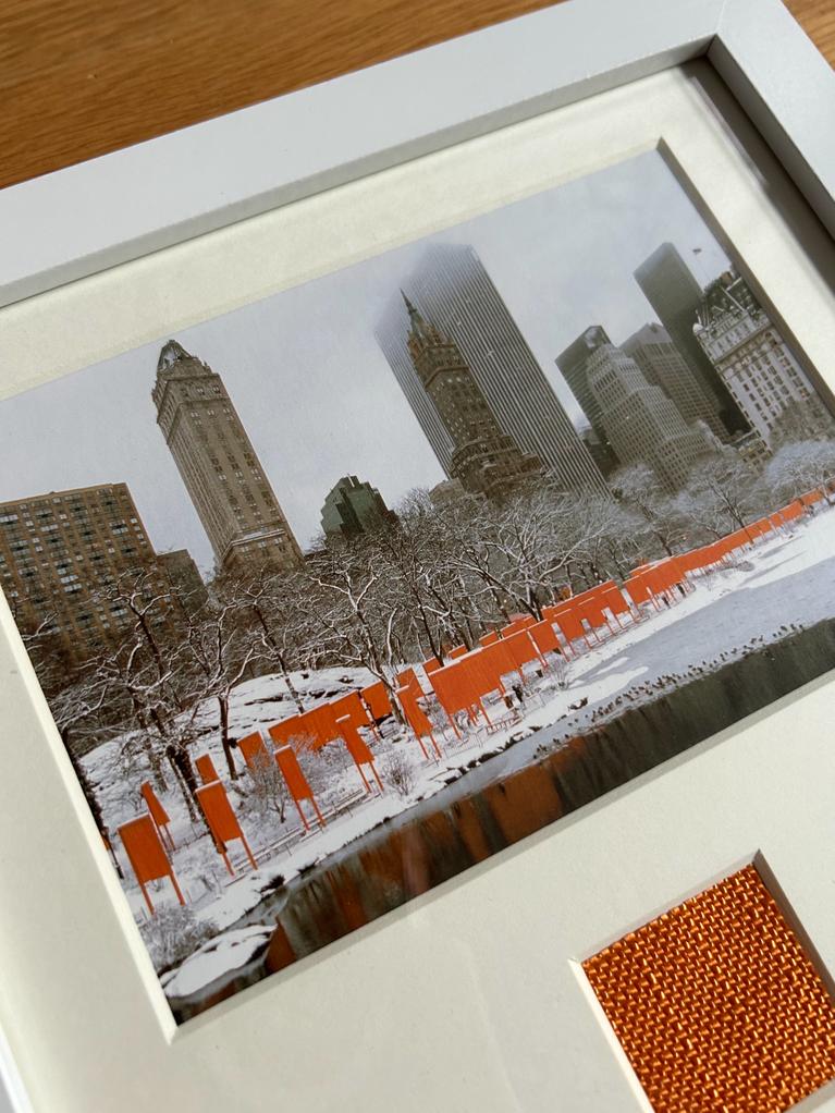 Christo - „The Gates“ Offsetdruck mit Stofffetzen